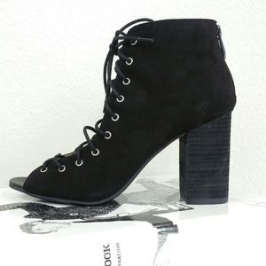 Black booties !!!